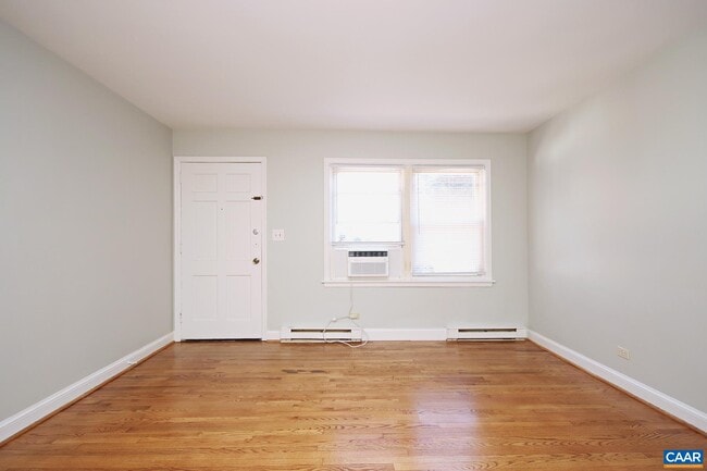 Building Photo - 2114 Ivy Rd