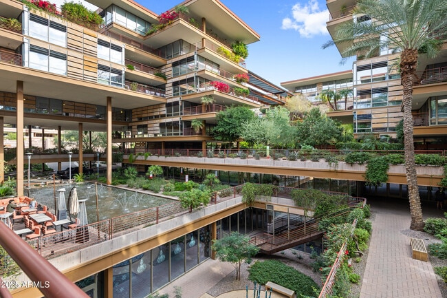 Building Photo - 7137 E Rancho Vista Dr