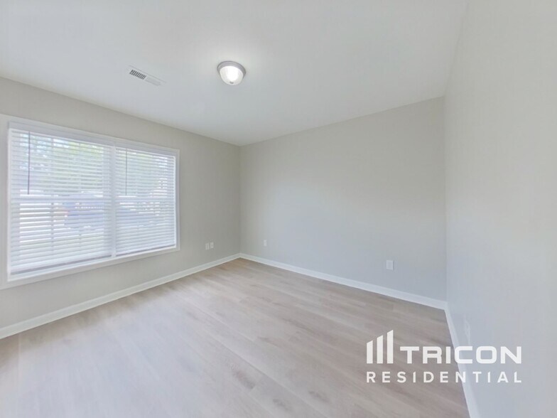 Building Photo - 1130 Waverly Pl Dr