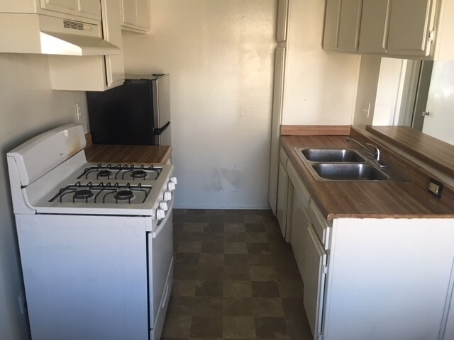 Building Photo - 5701 Klump Ave