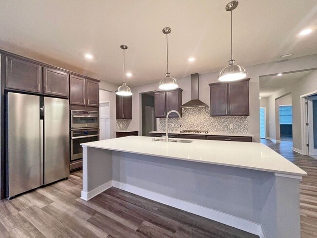Building Photo - Sparkling, SPACIOUS Like-New Home with 3 B...