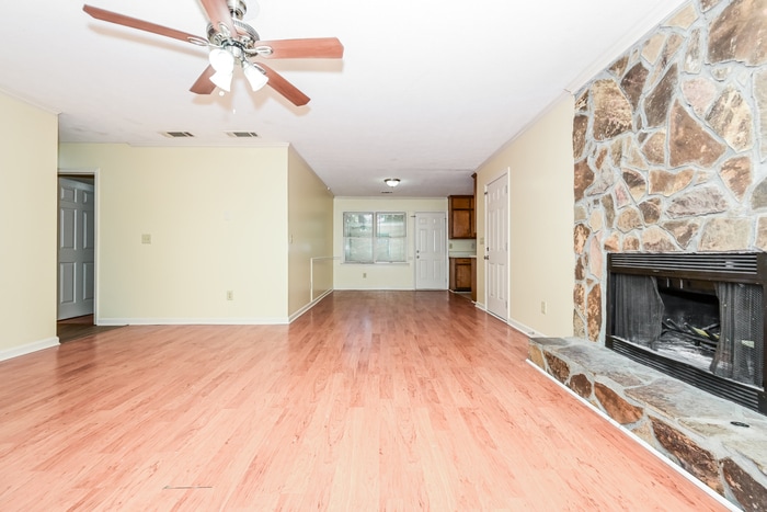 Building Photo - 155 Victoria Dr