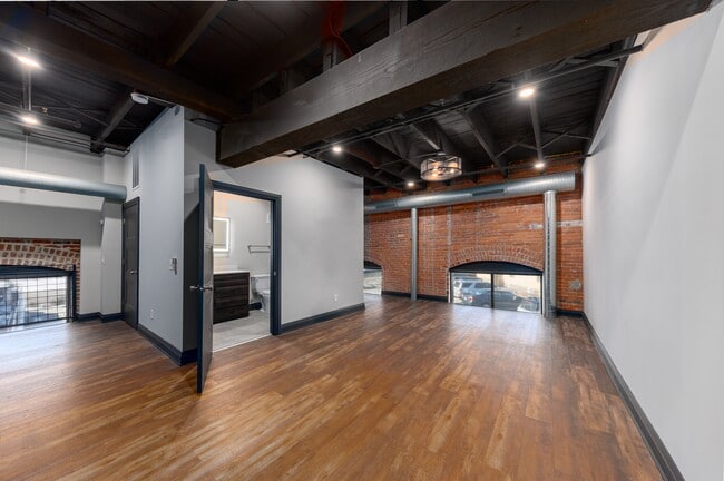 Building Photo - Maybelle-Montrose