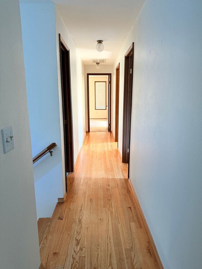 Building Photo - Elegant Bellevue Home for rent