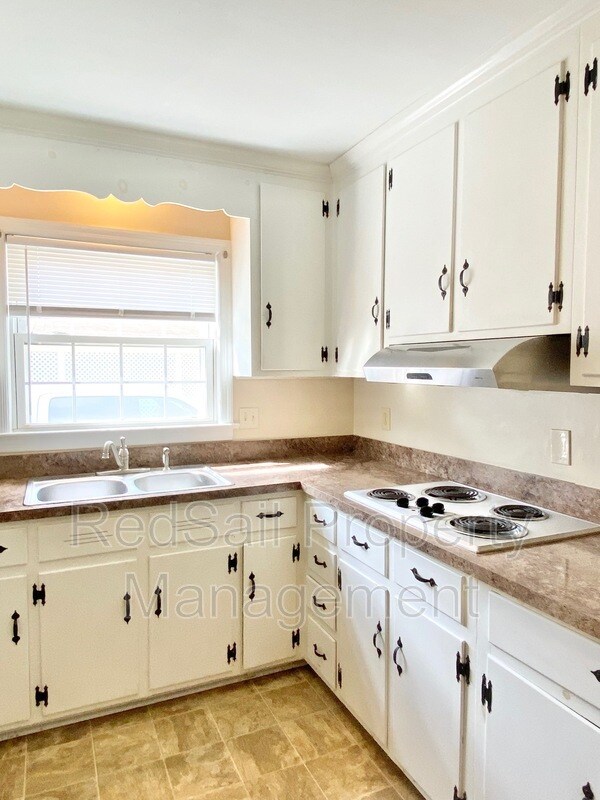 Building Photo - 729 Milton Dr