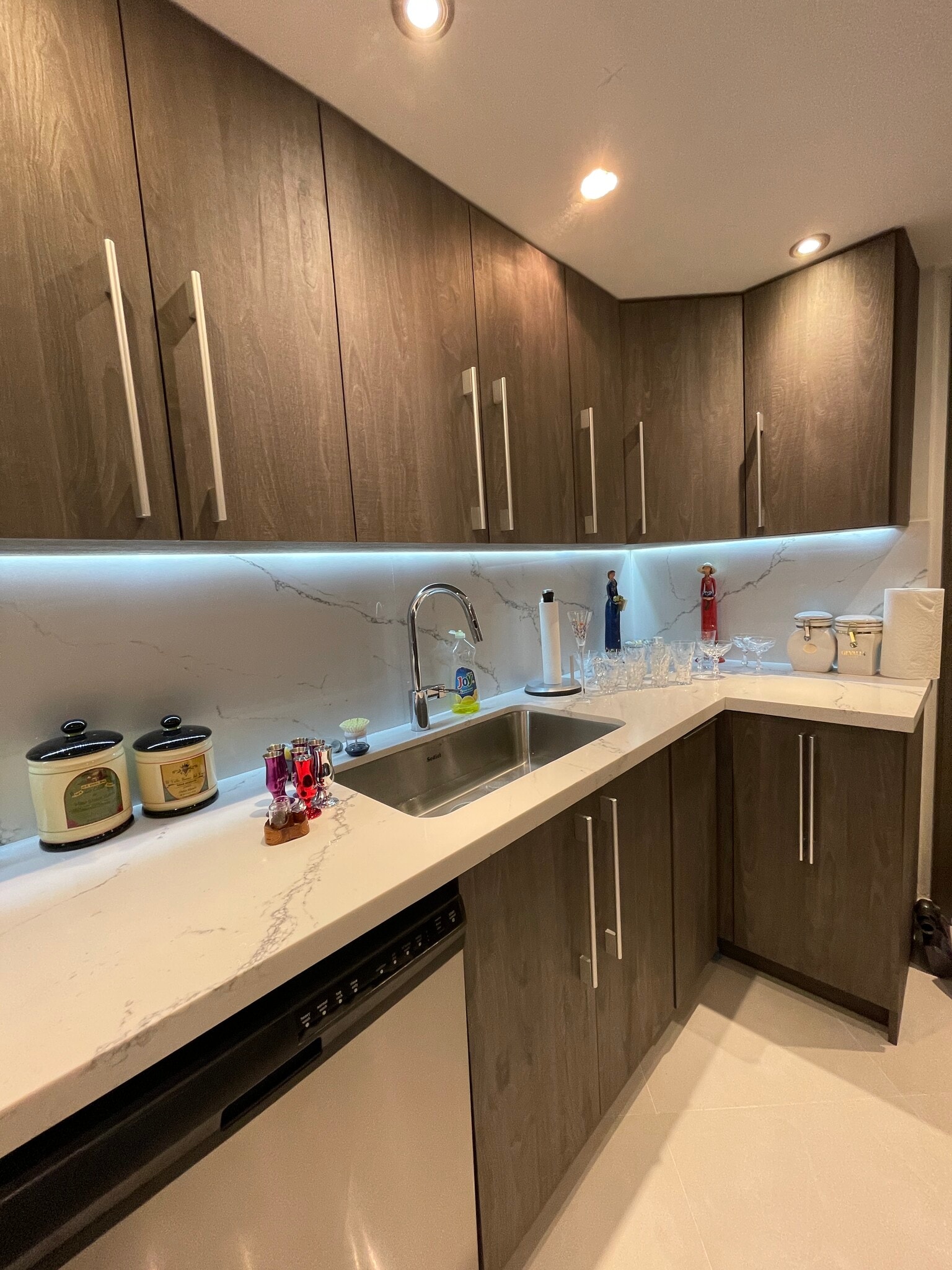 Building Photo - 905 Brickell Bay Dr