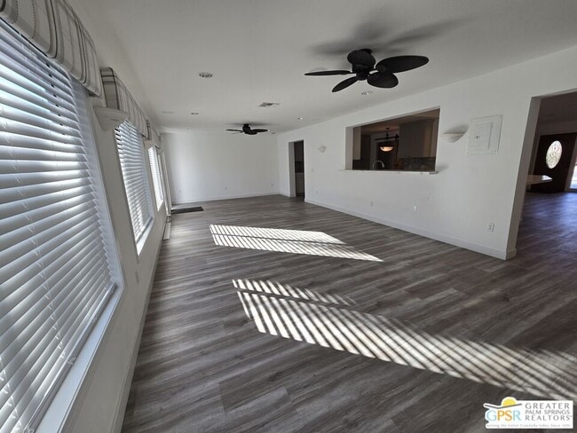 Building Photo - 74619 Fairway Dr