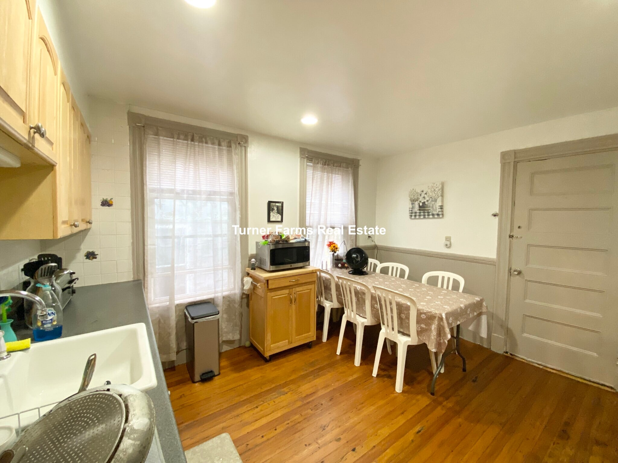 Building Photo - 10 Sachem St