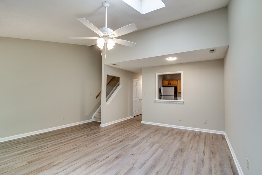 Building Photo - 68 Forest Oaks Dr