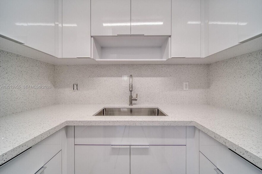 Building Photo - 7101 SW 89th Ct