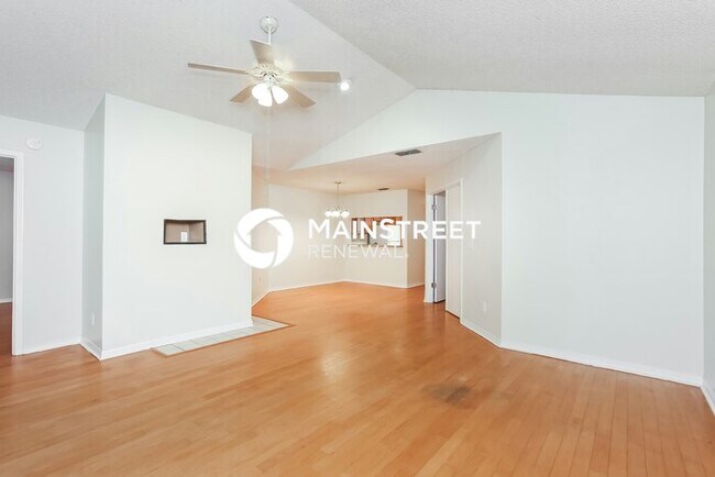 Building Photo - 3 Bedroom Pet-Friendly Home in Jacksonville, FL with Main Street Renewal
