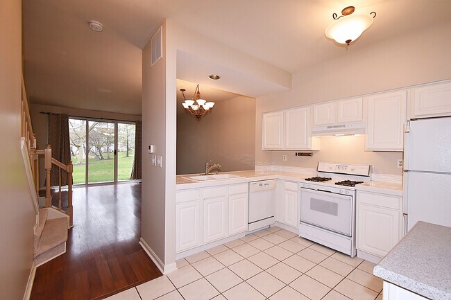 Building Photo - 1815 Moore Ct