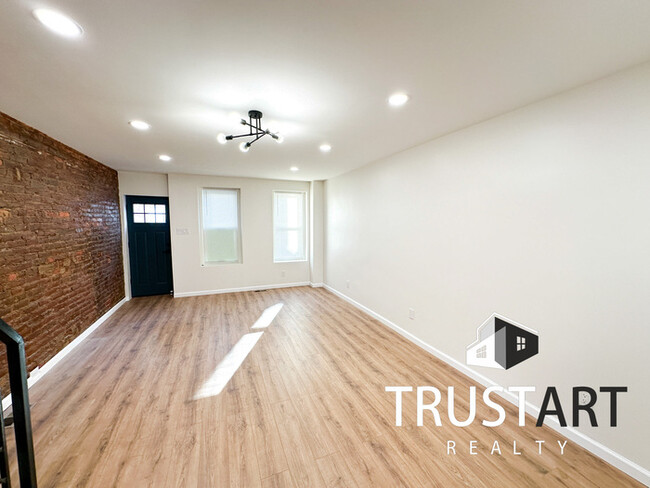 Building Photo - 2 bedroom house In Point Breeze South Phil...