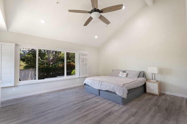 Building Photo - Renovated 3 Bed, 3 Bath Townhome Available...