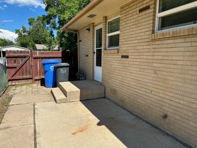 Building Photo - 3006 Butternut Dr