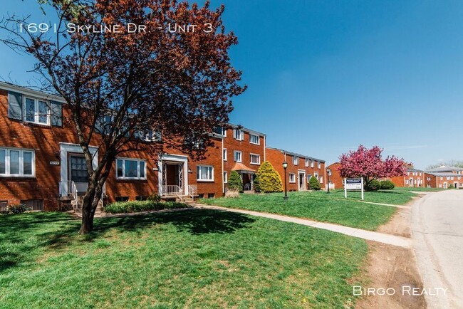Building Photo - 1691 Skyline Dr