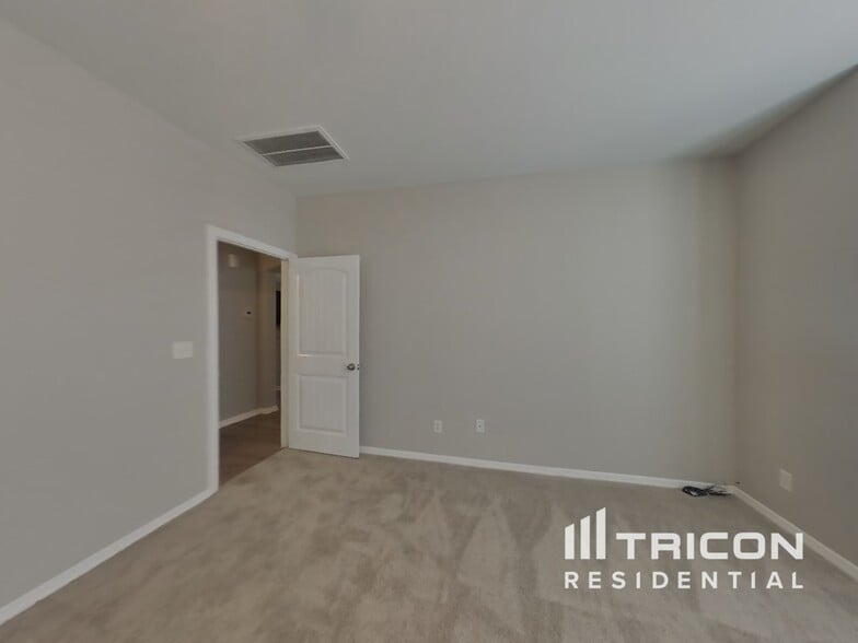Building Photo - 511 Wolf Dr