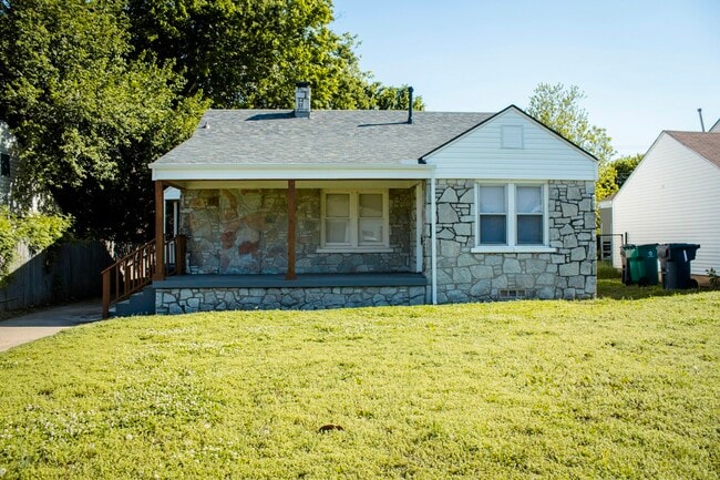 Building Photo - 2420 NE 25th St