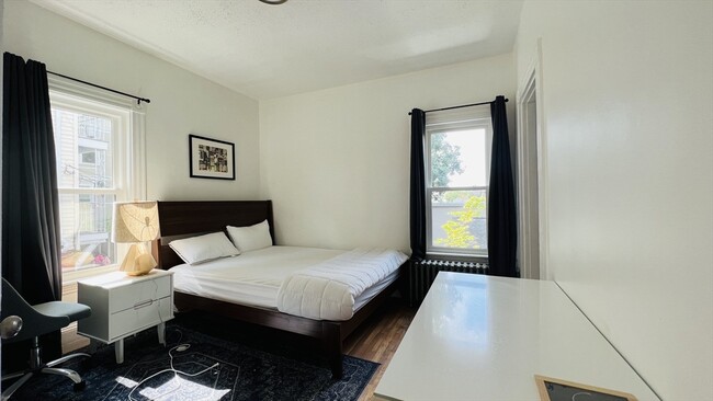 Building Photo - 61-61 Glenwood Rd