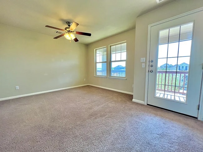 Building Photo - Beautiful 3BR, 2BA Home in Austin – Balcony & Modern Kitchen Appliances!