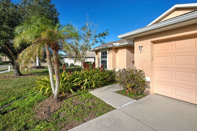 Building Photo - 2134 Boxwood St