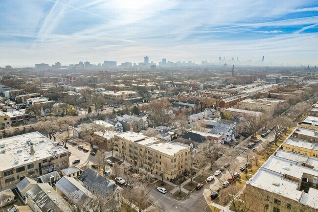 Building Photo - 5077 N Wolcott Ave