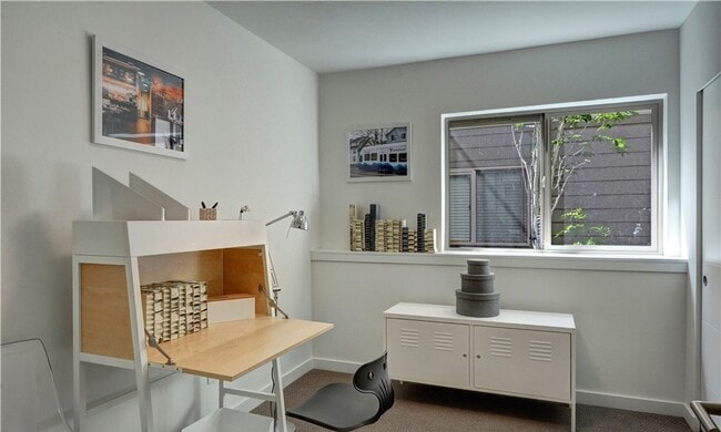 Building Photo - Greenbelt Station Townhomes - Beacon Hill