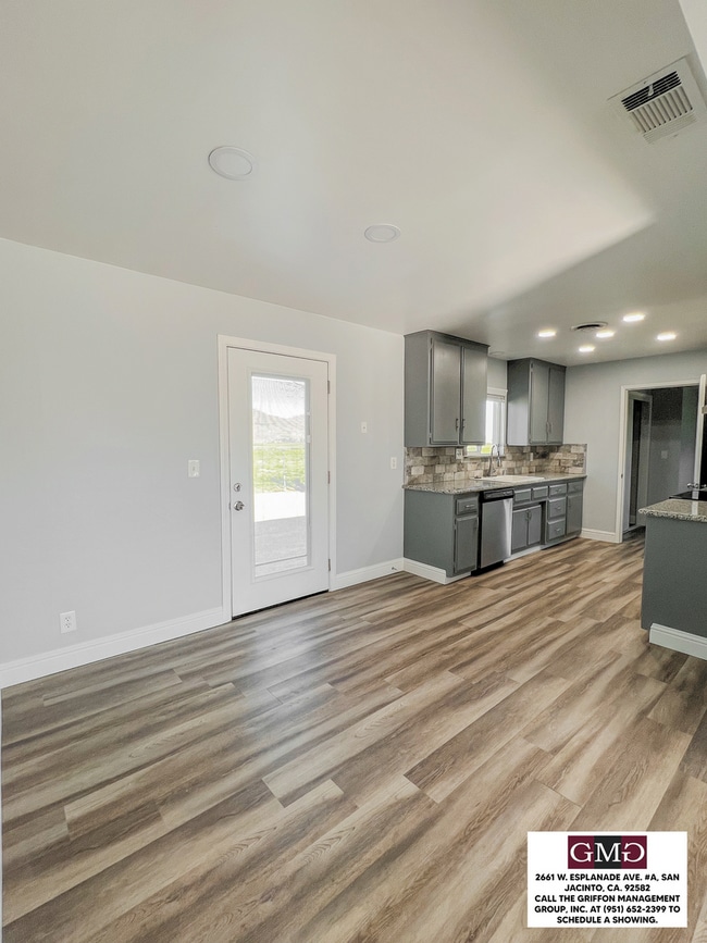 Building Photo - 3 Bedroom, 2 Bathroom House w/ Bonus Rooms...