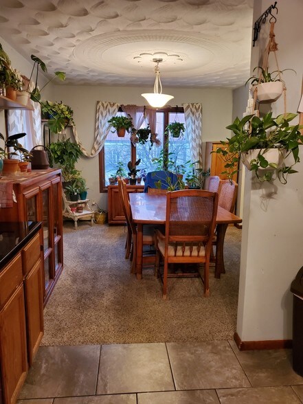 Building Photo - 225 S Webster Ave