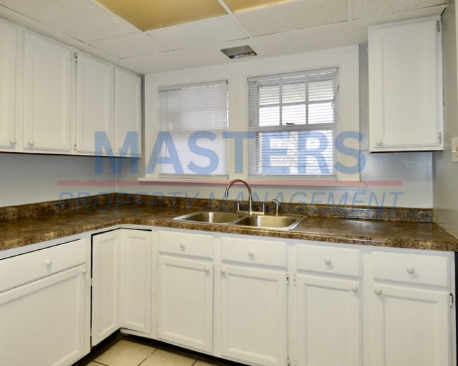 Building Photo - 1133 Parkside Blvd