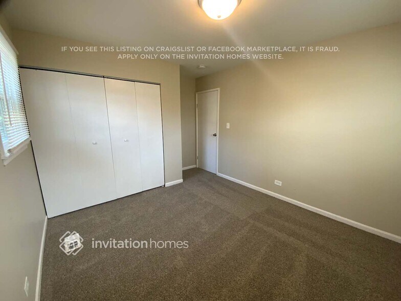 Building Photo - 906 E Sayles Dr