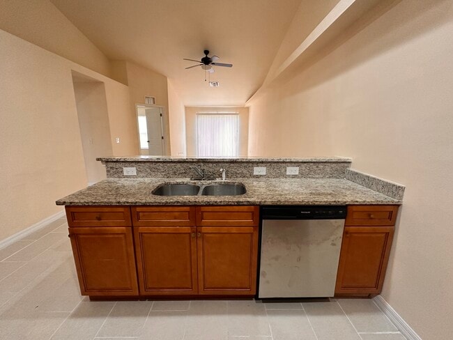 Building Photo - 1134 SE 9th Ct