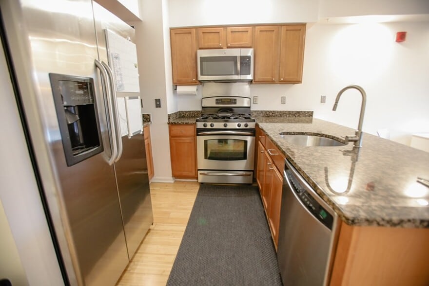 Building Photo - 7915 Eastern Ave