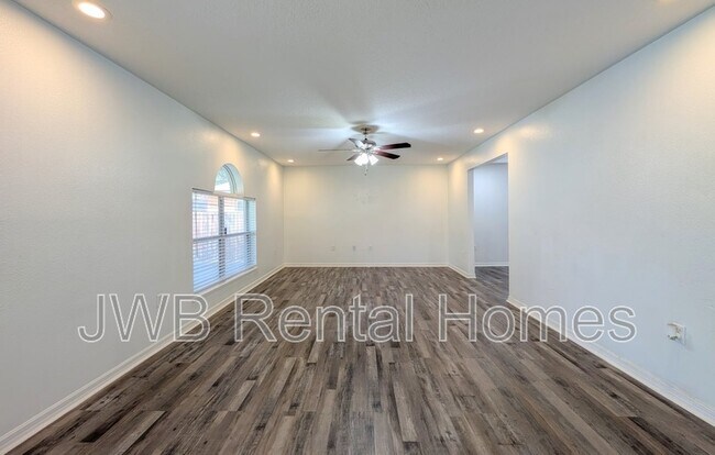 Building Photo - 5430 Shady Pine St S