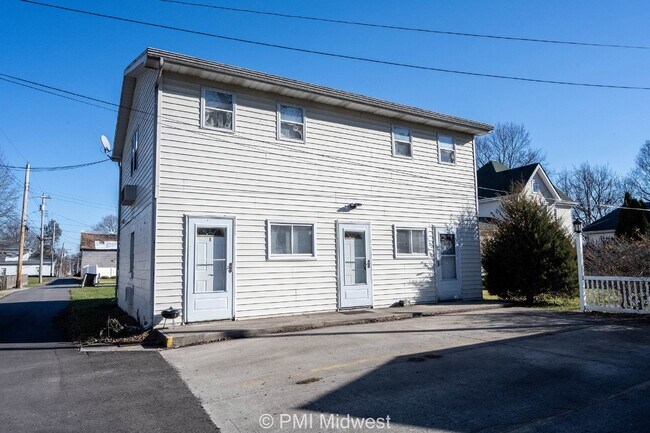 Building Photo - Charming Studio Apartment in Greenfield, I...