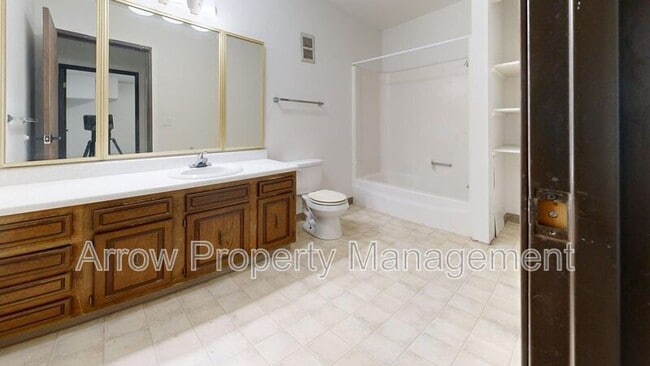 Building Photo - 207 E Arbor Ave