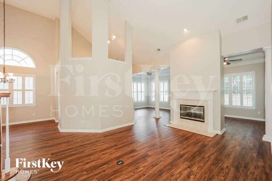 Building Photo - 17 Arbor Way