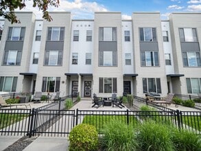 Building Photo - Beautiful Townhouse In Spokanes Kendall ya...