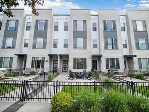 Building Photo - Beautiful Townhouse In Spokanes Kendall ya...