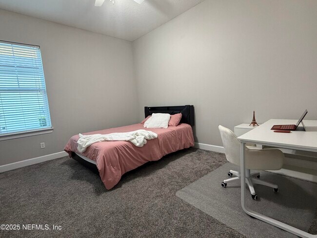 Building Photo - 168 Bronson Pkwy