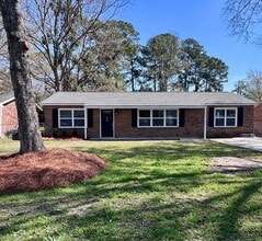 Building Photo - 3 Bedroom 2 bath home in downtown Port Wentworth