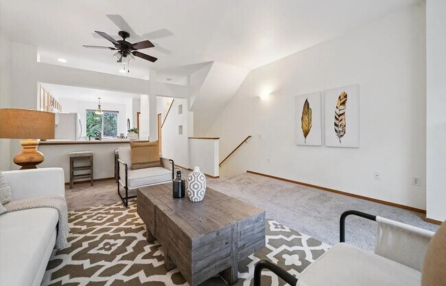 Building Photo - 775 SW Dillan Dr