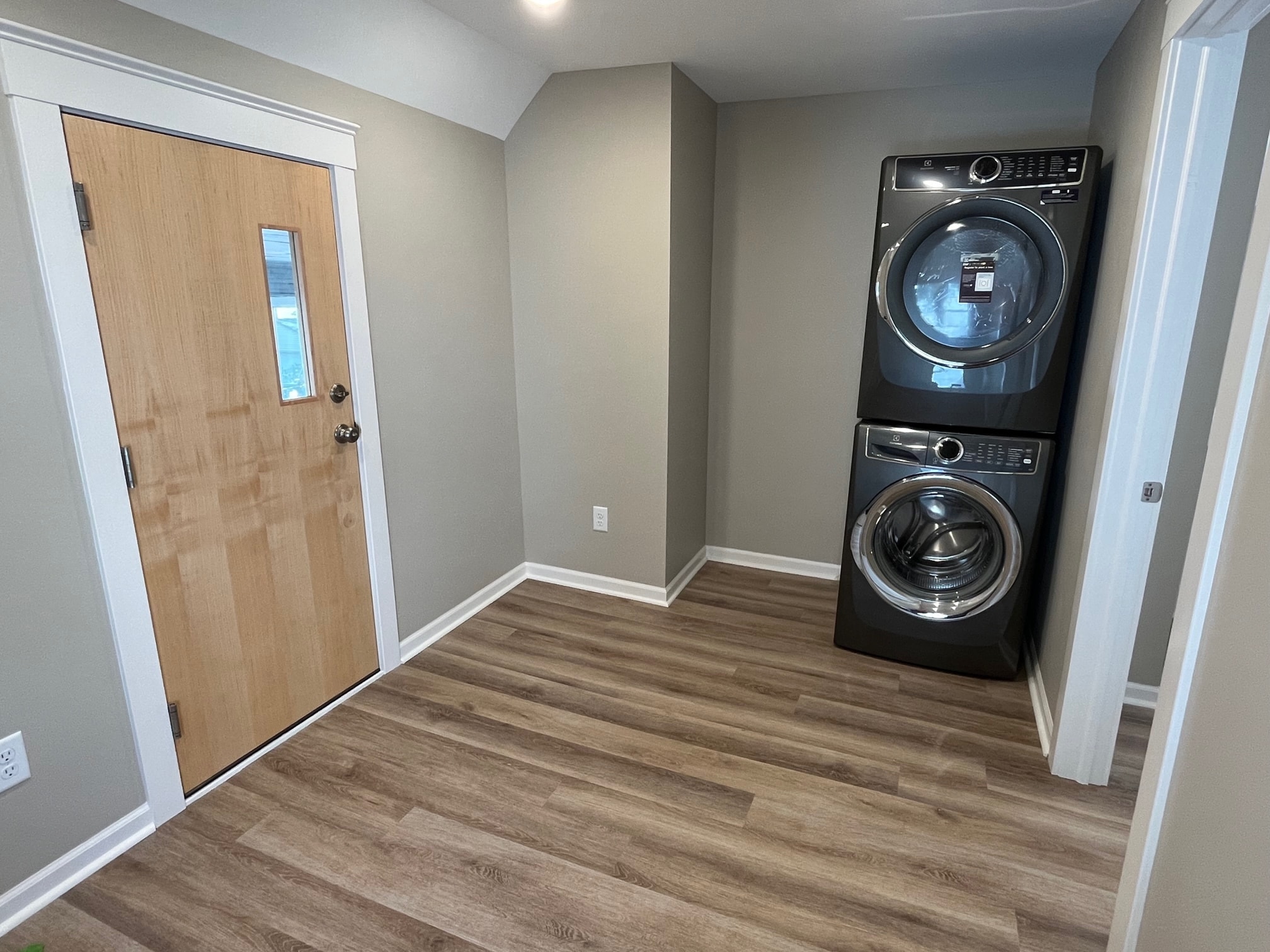 Building Photo - 2317 Polk St NE