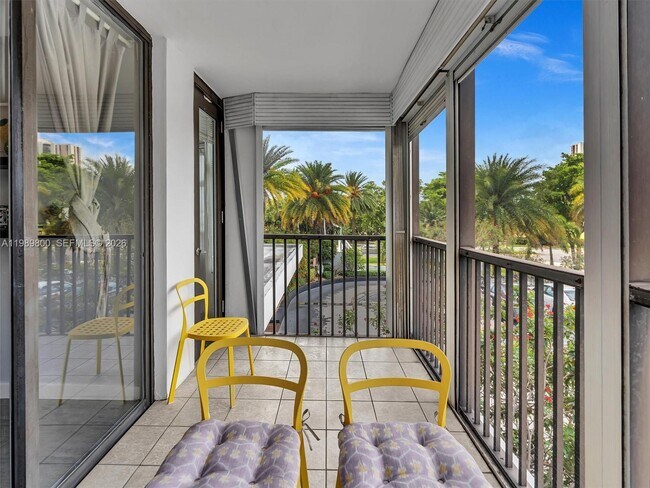 Building Photo - 3375 N Country Club Dr