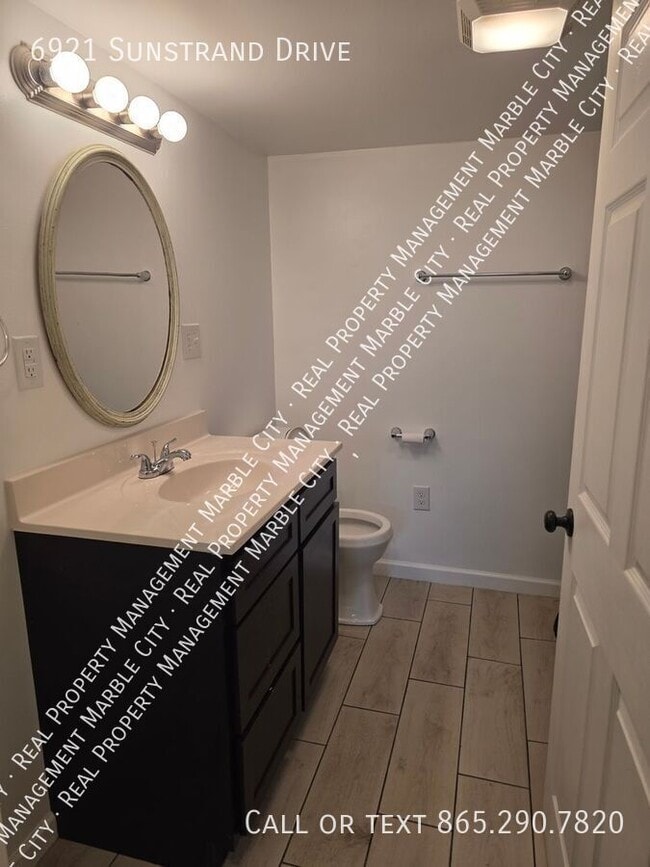 Building Photo - 6921 Sunstrand Dr