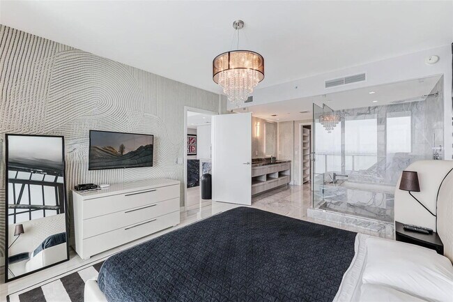 Building Photo - 3131 NE 7th Ave