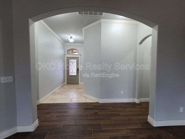 Building Photo - 4800 Hambletonian Ln