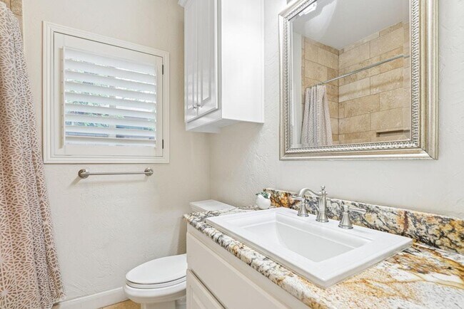 Building Photo - 2307 Alta Vista Ave
