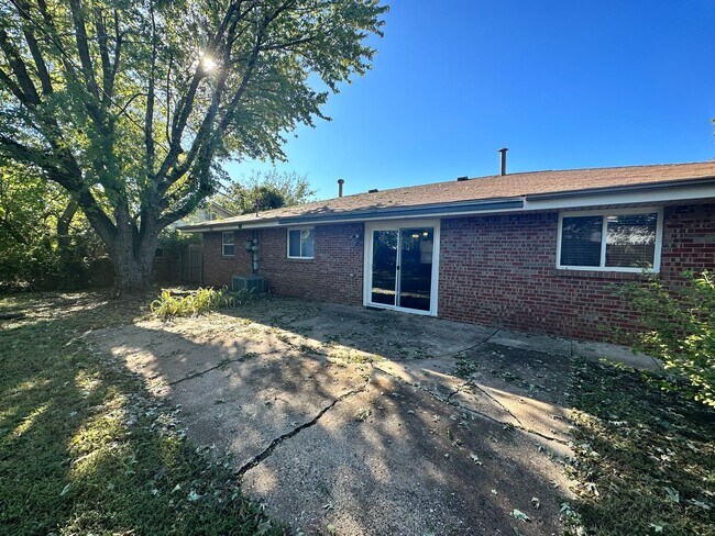 Building Photo - Fully Remodeled 3-bed 1-bath House Availab...