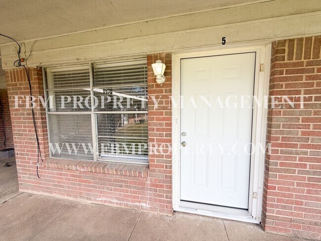 Building Photo - 300 E San Saba Ave